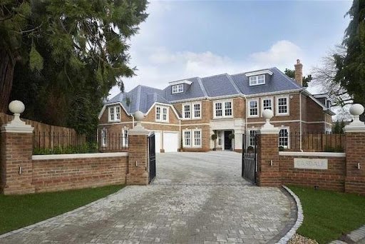 Daisy Bee Clean Executive Houses